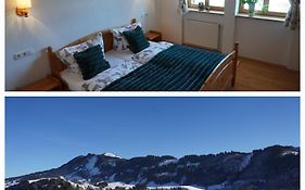 FeWo BergZeit auf 1000 m Höhe mit Balkon, Parkplatz, WLAN, Küche